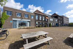 Twee Kleine Bruine Huisjes Waterzijde