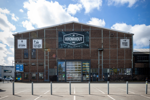 Ingang Kromhouthal En Parkeerterrein